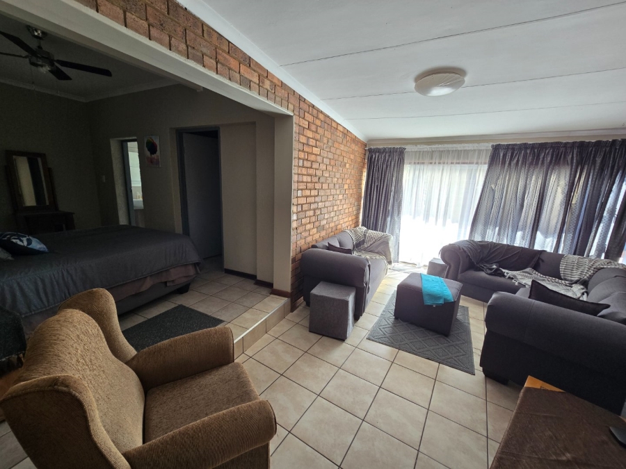 8 Bedroom Property for Sale in Grimbeeck Park North West